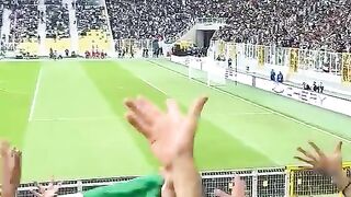 لشاهد فيديو موتر بملعب تيزي وزو قبل بداية مبارة المنتخب الوطني