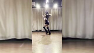 Indian Girl Rajvee Mehta Dance