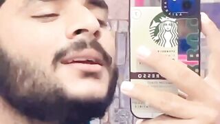 Mujhe kuch pal de kurbat ke