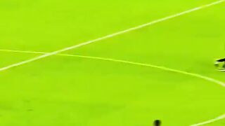 مهارات عالمية للكرة من عمورة  في مبارة المنتخب الوطني