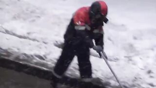 Grandma thanked the janitor with pies for snow removal