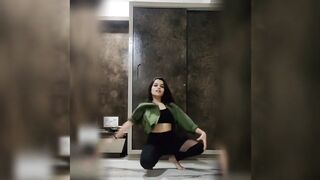Indian Girl Rajvee Mehta Dance