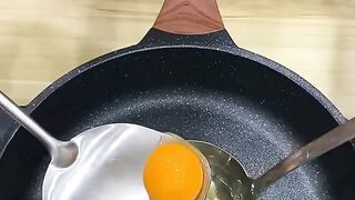 Satisfying with delicious egg pancake