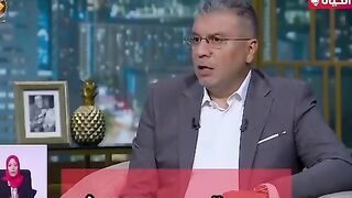 أخرس ولا ينطق بغير القرآن