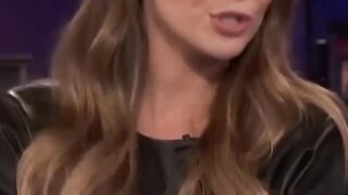 Элизабет Олсен учит ведущего русскому  Elizabeth Olsen Teaches Host Russian