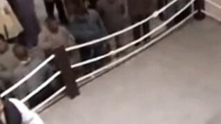 على إعادة عيش نفس التوقف مرارًا وتكرارًا. في كل دورة،