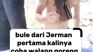 Reaksi bule pertama kalinya coba walang goreng