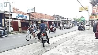 Melihat situasi jalan Pleret pasca lebaran