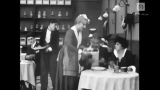 تشارلز شابلان، صانع ساعات غريب الأطوار في بلدة هادئة،