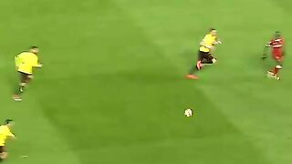 Mohamed Salah Tricked all 3 Defenders