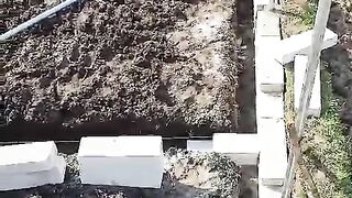 Proses pembuatan kolam pembenihan lele, rangka hebel, dilapisi terpal