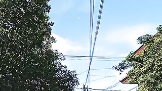 Penampakan bulan di siang hari