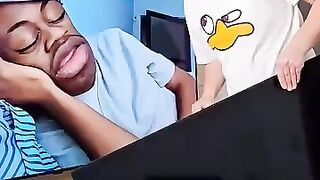UPS_????_La_télé_est_en_panne_????(360p).mp4