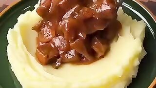 Goulash with mashed potatoes