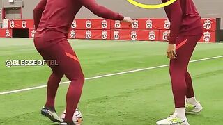 Van Dijk's Secret to his Defense.2025
