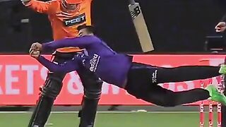 Shadab Khan nice caught.