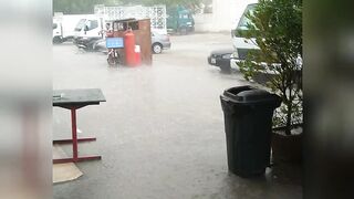 Dubai in Tiffani rainy