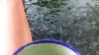 Tengah hari begini kita rehat sejenak, Ngopi sambil ngasih makan bibit lele