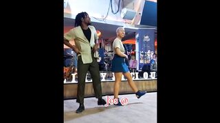 المبالغة في تحليل النكات وشرح سبب عدم احتمالية كونها