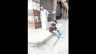 يذهب للركض - يتوقف بعد 10 ثوانٍ، ويتظاهر بربط حذائه