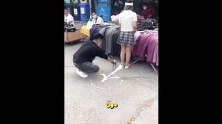 التواضع: لا يتباهون بأعمالهم الصالحة؛ رضاهم ينبع من الأثر، لا من التصفيق.