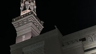وأمُّ القُرى نُورٌ وبكةُ بهجةٌ