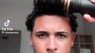 Tentando fazer um penteado no meu