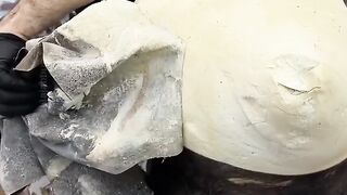 KEJU DIBUNGKUS DENGAN KULIT KAMBING