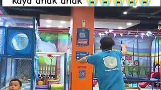 Kelakuan lucu Abang nya