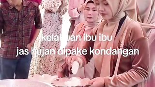 Emak emak heboh