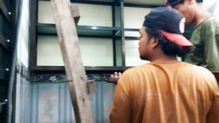 Pasang lemari gantung kmr mndi