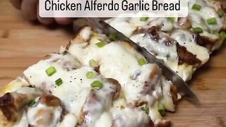 Chicken Alfredo garlic bread ????