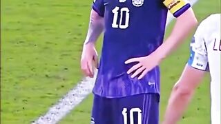 Messi ignores Lewandowski.. ????????