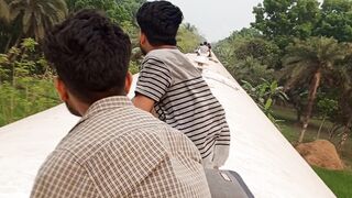 চলন্ত ট্রেন ভিডিও সাদে।