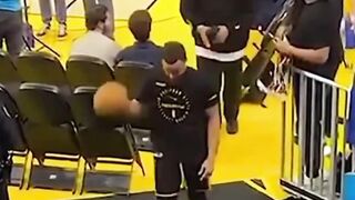 Stephen curry proves why he is a basketball legend