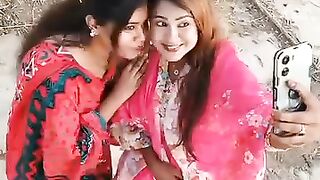 মেয়ে দুইটার সাথে পাগলা কি করে দেখুন মজা
