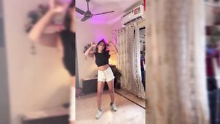 Indian Girl Raveena Choudhary Dance