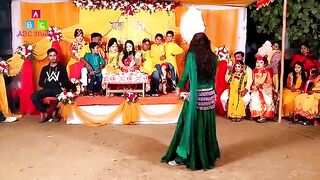 বিয়ে_বাড়িতে_মেয়েটির_অসাধারণ_নাচ___