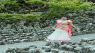 kajal aggarwal navel show dance