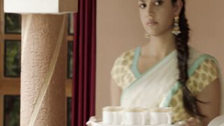 kajal aggarwal serving Tea in saree hot navel