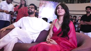 kriti shetty navel show in pink saree