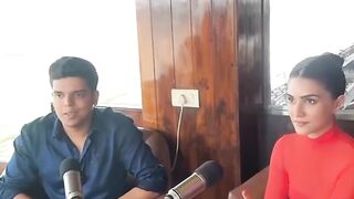 kriti sanon hot thighs show
