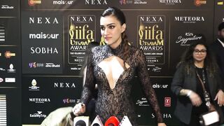 Kriti Sanon exposing hot