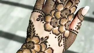 New simple mehndi design of 2025
