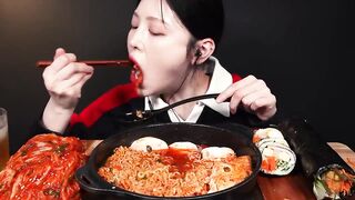 Mukbang Ramyoun with ASMR