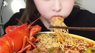 ASMR MUKBANG SPICY FIRE NOODLES CHALLENGE