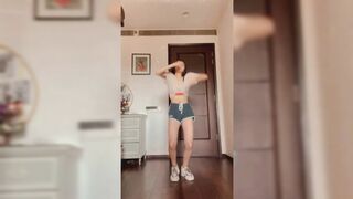 Indian Girl Avni Soni Dance