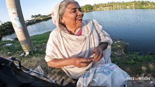 অবাক হয়ে বলেলেন? --আমাকে ভুলেননি এখনো।