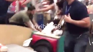 Fight inside a restaurant in America