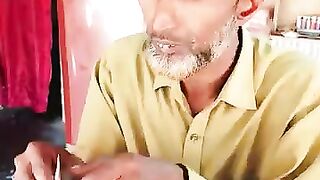 মুজিবের মায়েরে বাপ করে দিয়েছে মুরুব্বী